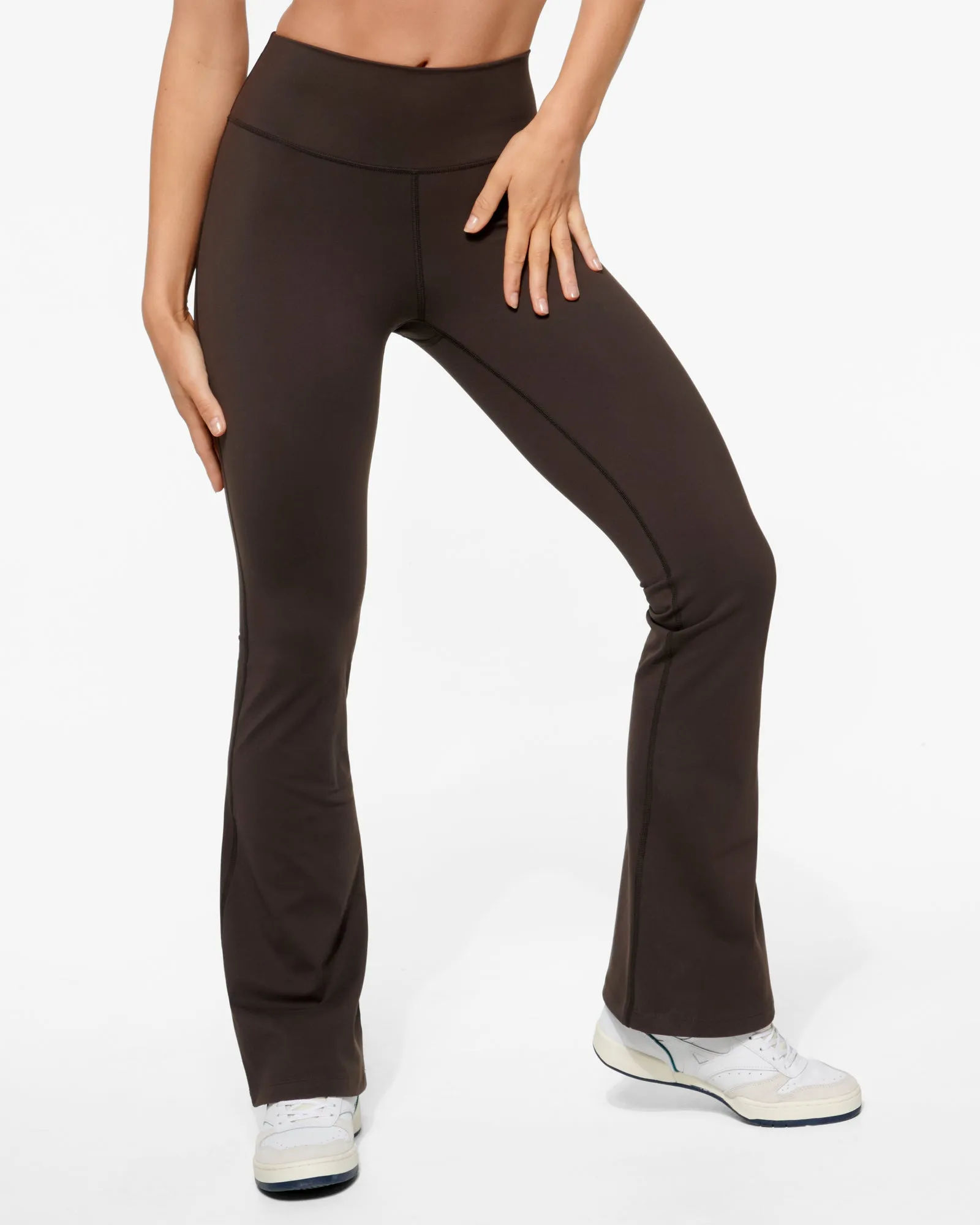 ASTOR ACTIVE FLARE PANT COFFEE BEAN