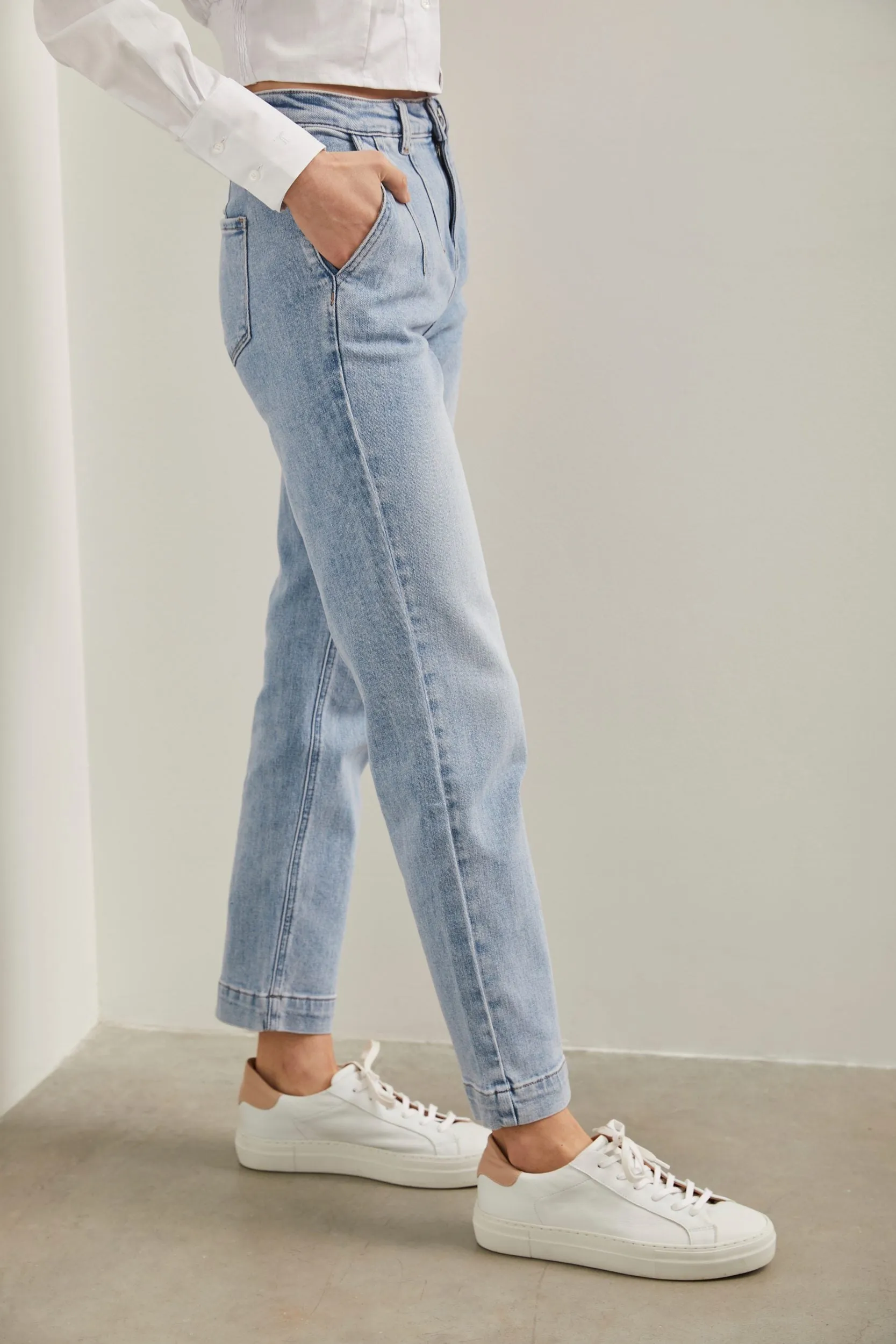 High waist jean with darts