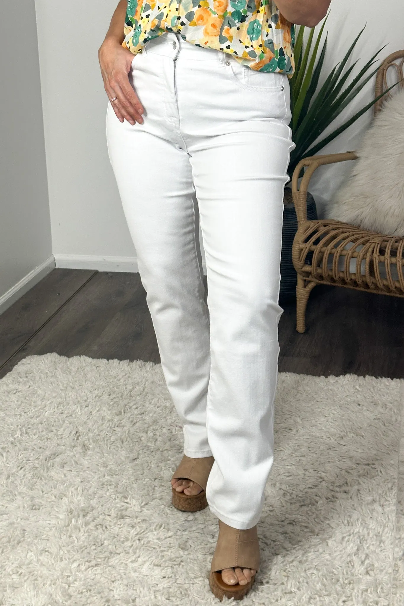 Tribal Sophia Curvy Straight Jean : White